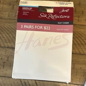 Hanes White and Red Wall Decor